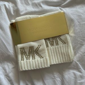 Michael Korie Scarf and hat set